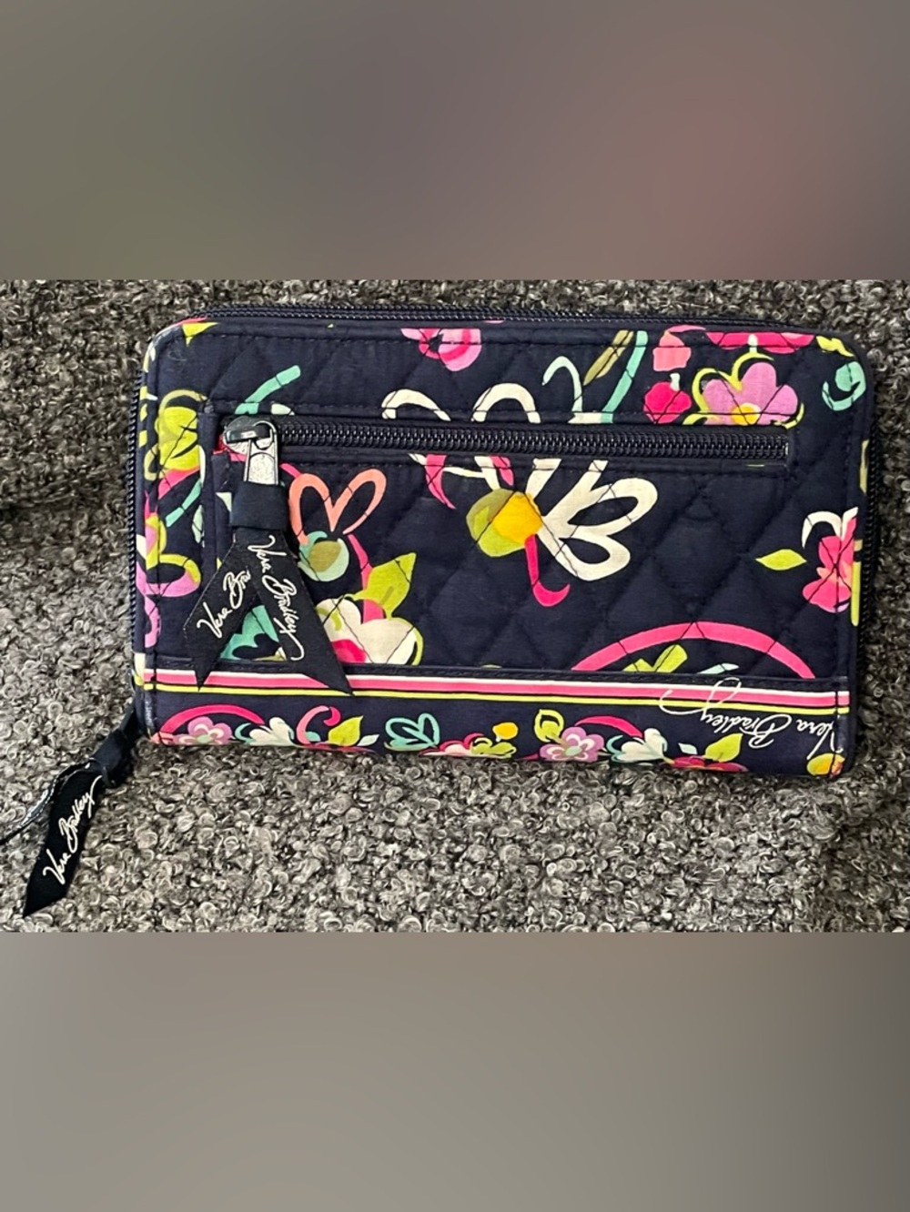 Vera Bradley NWOT Turnlock Quilted Floral Zip Wallet - Navy Multi - Picture 2 of 8